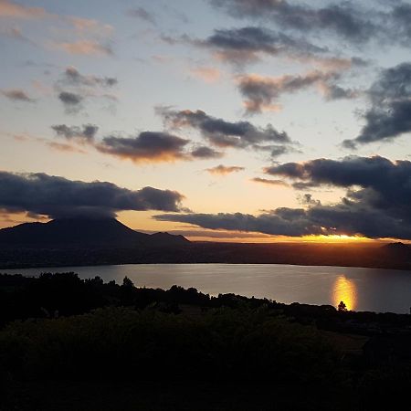 Te Moenga Lodge Taupomeer Buitenkant foto