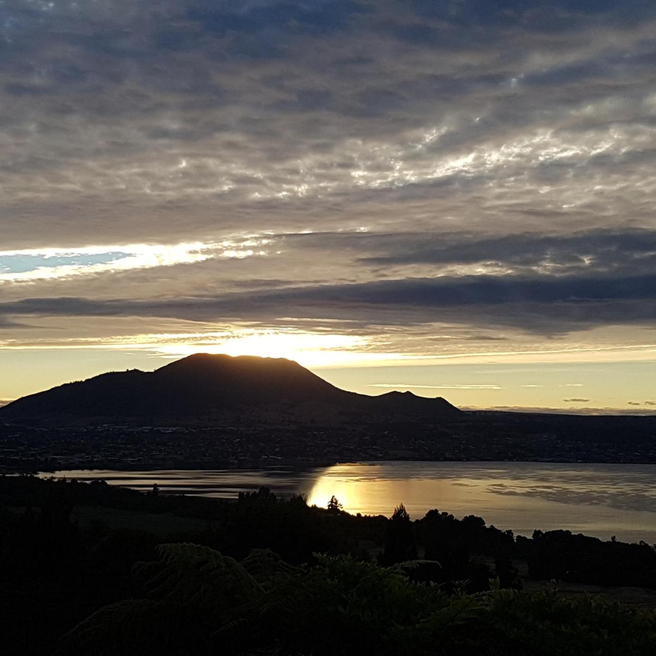 Te Moenga Lodge Taupomeer Buitenkant foto