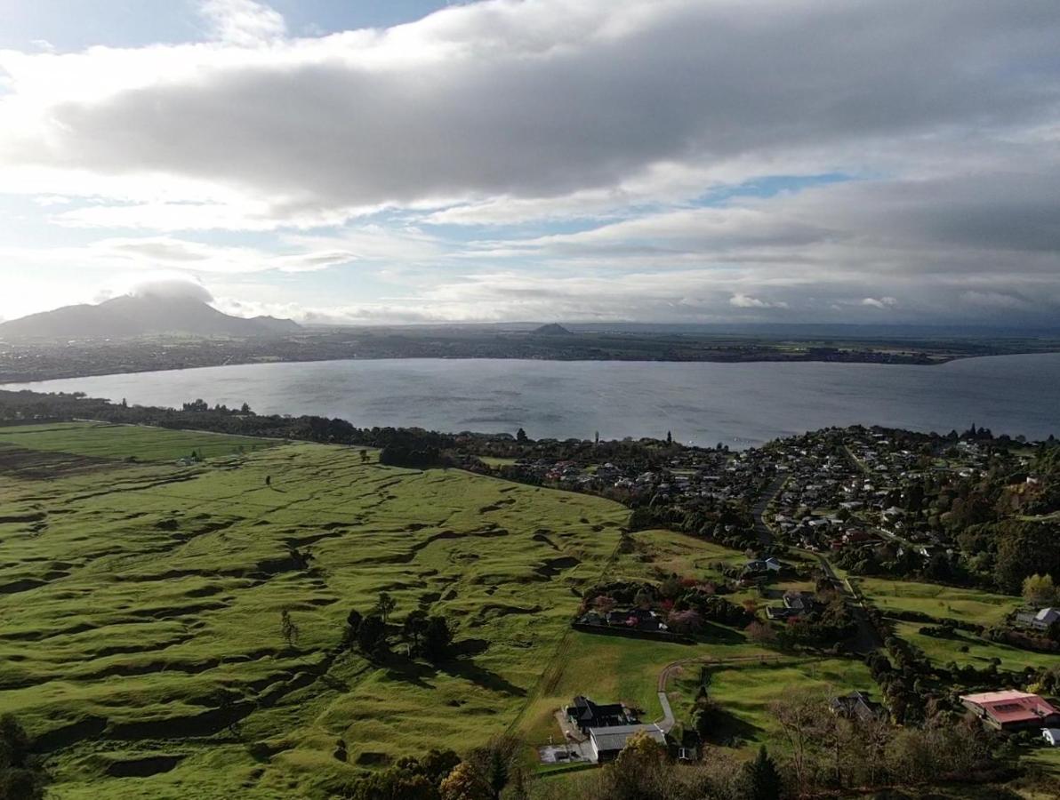 Te Moenga Lodge Taupomeer Buitenkant foto